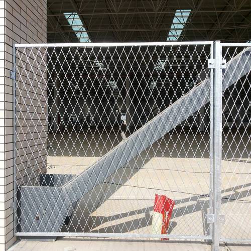 珠海公路护栏网白色折弯隔离网工厂围墙铁丝网多少钱